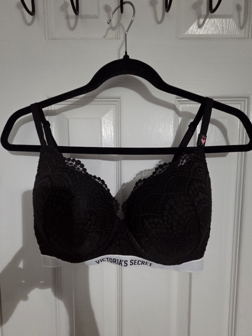 NWT Victoria's Secret Black Lace Underwire Bra with White Branded Band. SIZE 36D